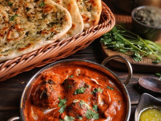 indian food naan butter chicken